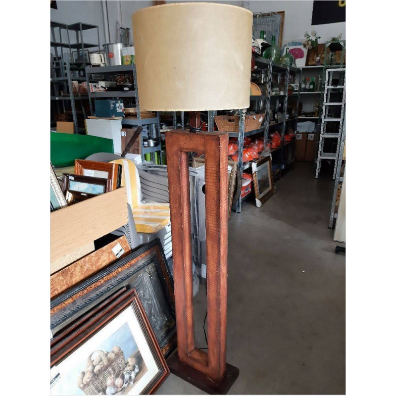 LAMPARA DE PIE MADERA