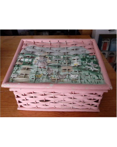 CESTA CON TAPA ROSA