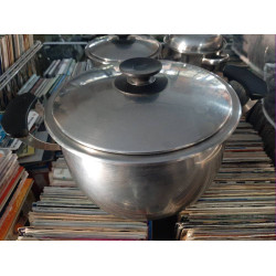 OLLA CON TAPA 27CM