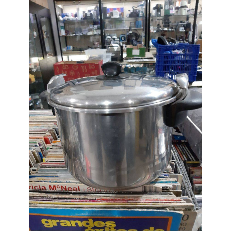 OLLA CON TAPA 