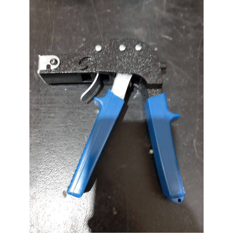 PINZA PARA COLOCAR TACOS EN LA PARED